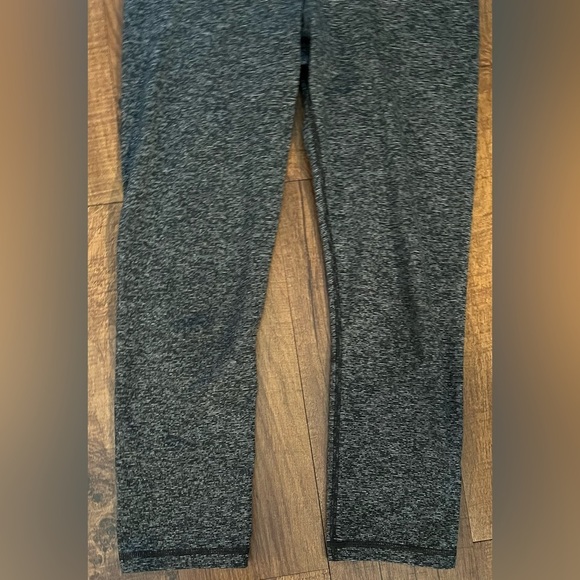 Under Armour Womens fitted leggings Sz medium 2 pairs bundle - Picture 4 of 15